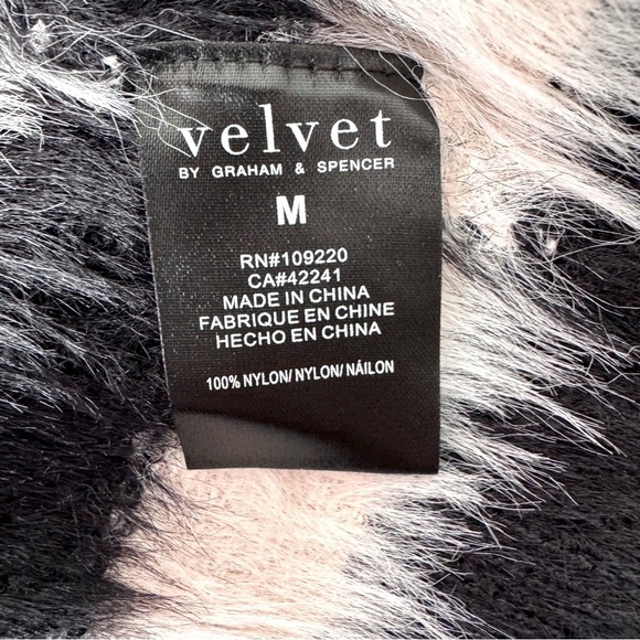 Velvet by Graham & Spencer Kimberly Feather Yarn Crewneck Sweater Black Blush M - Picture 7 of 7